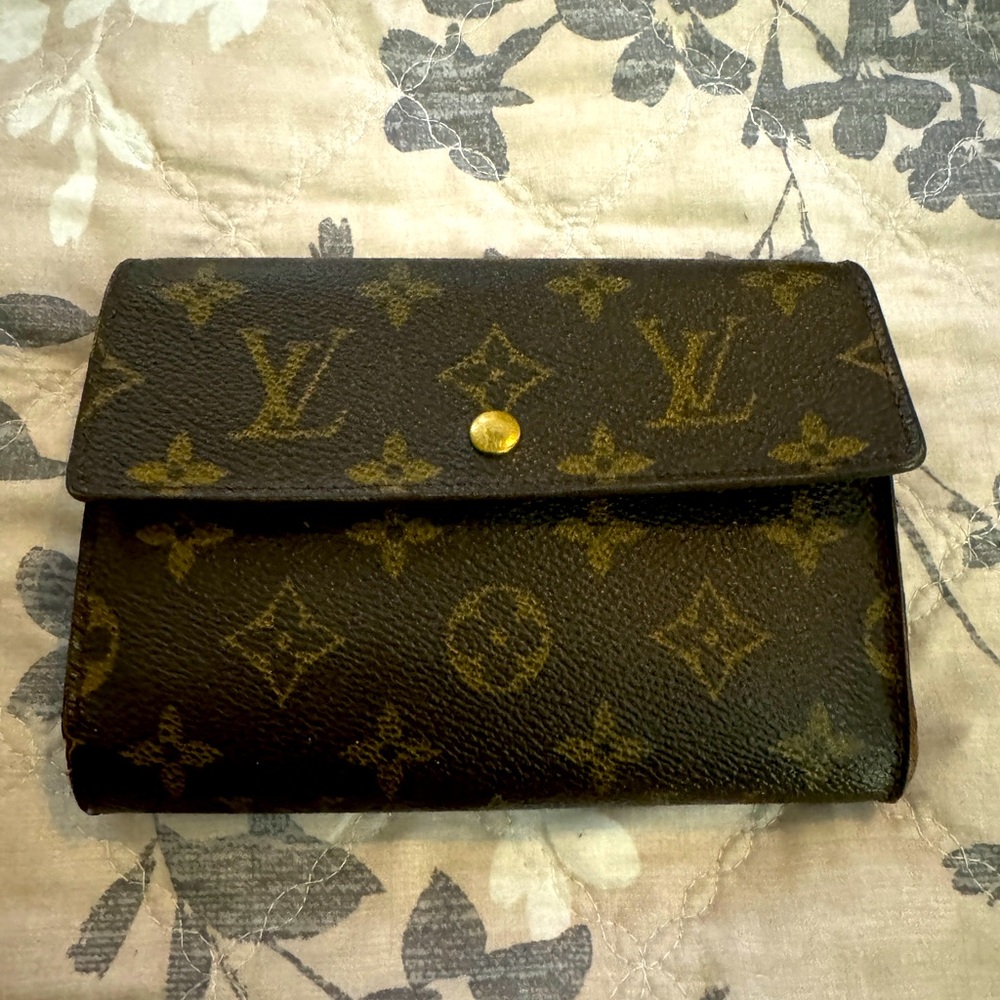 Authentic LV  international wallet.